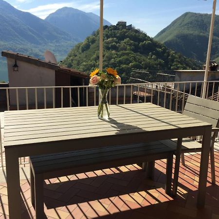 Stanza Privata In Attico Con Terrazza - Lakeholiday It Castel di Tora Exterior foto