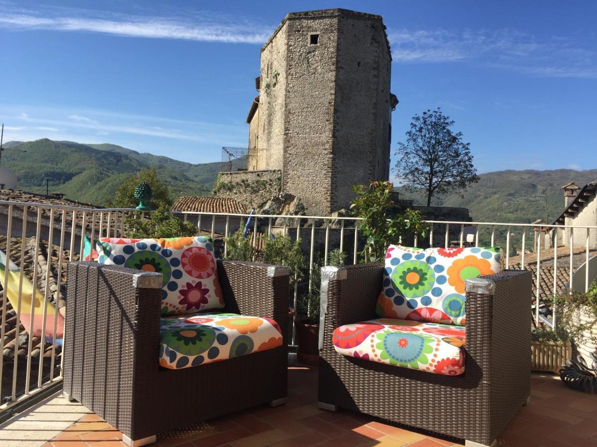 Stanza Privata In Attico Con Terrazza - Lakeholiday It Castel di Tora Exterior foto